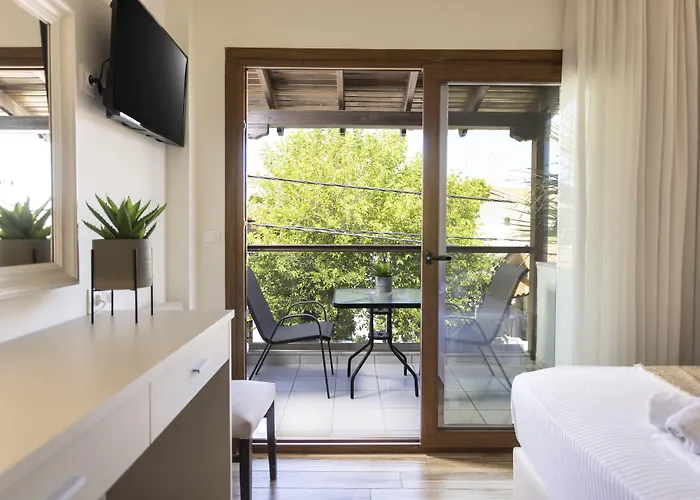 Magdalena 2* Пефкохори